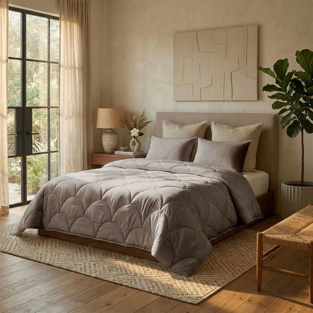 Opgemaakt bed met een Signature dekbed